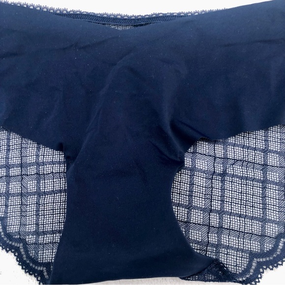 New Victoria’s Secret Thongs Panties size M Lace Three Pairs - Picture 4 of 7